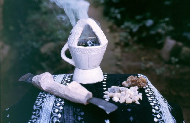 Sepeolite-incense-burner-mengaaf-and-resins-Somalia